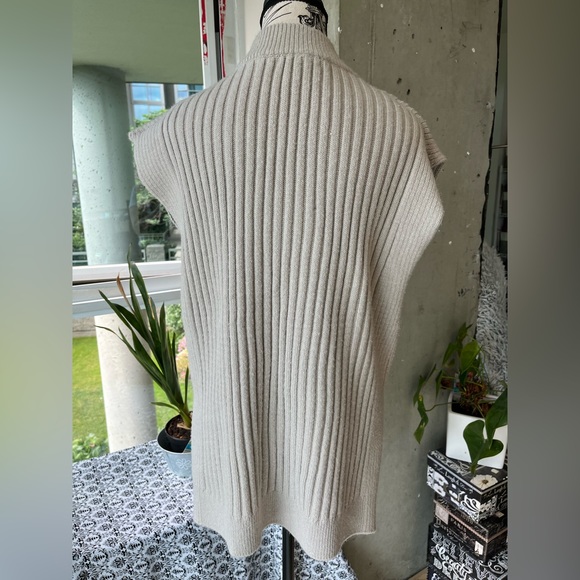 H&M sweater vest, size XS (0277) - Picture 2 of 6